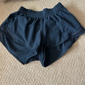 Lululemon Navy Hotty Hot shorts size 2 length 2.5